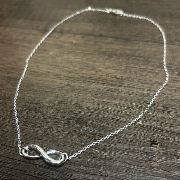 Avon Silver Plated Infinity Necklace - Picture 1 of 3